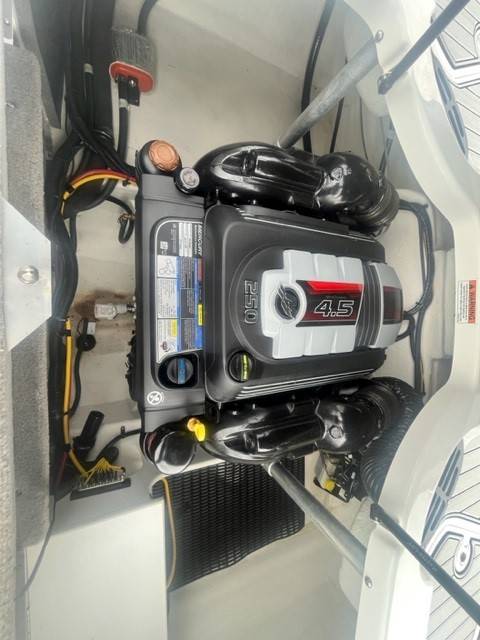 2024 MONTEREY 224FS0