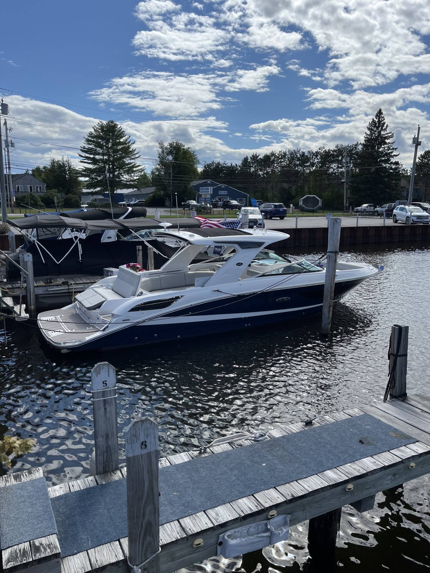 2022 SEA RAY 350SLX0