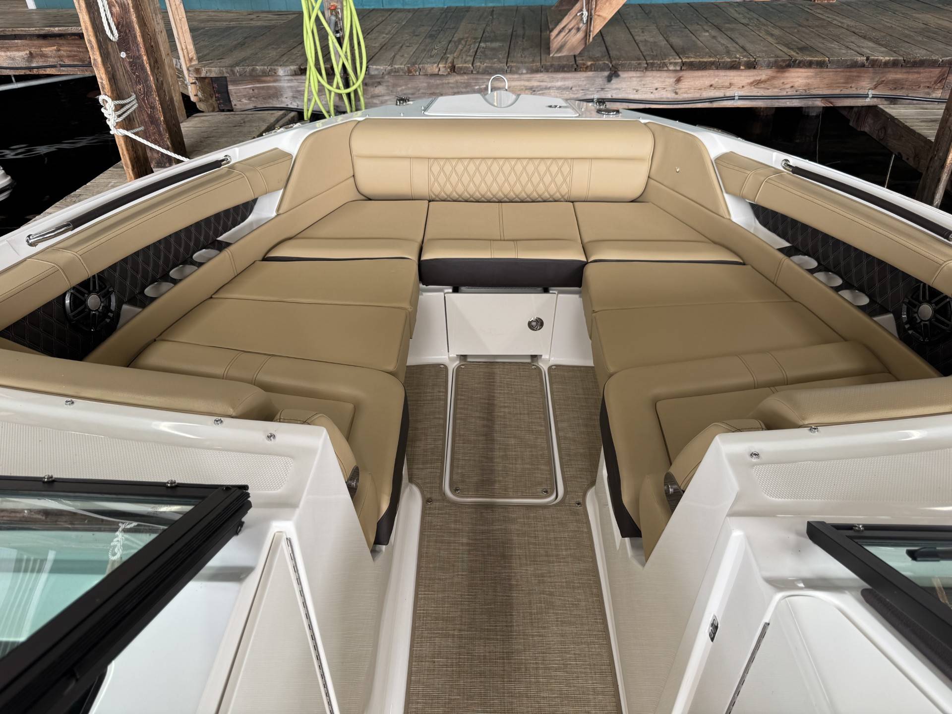 2024 SEA RAY 350SLX0
