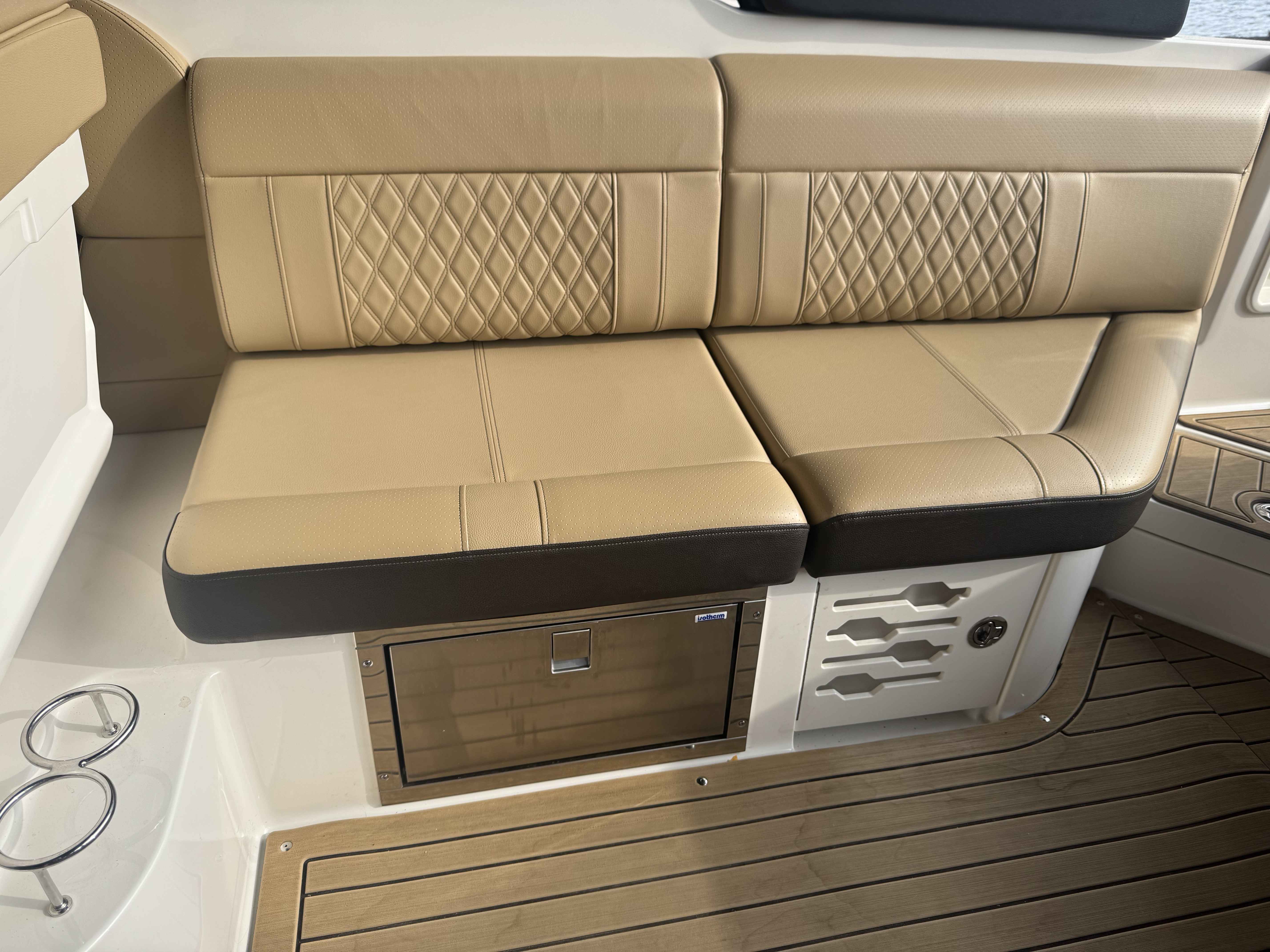 2021 SEA RAY 280SLX0