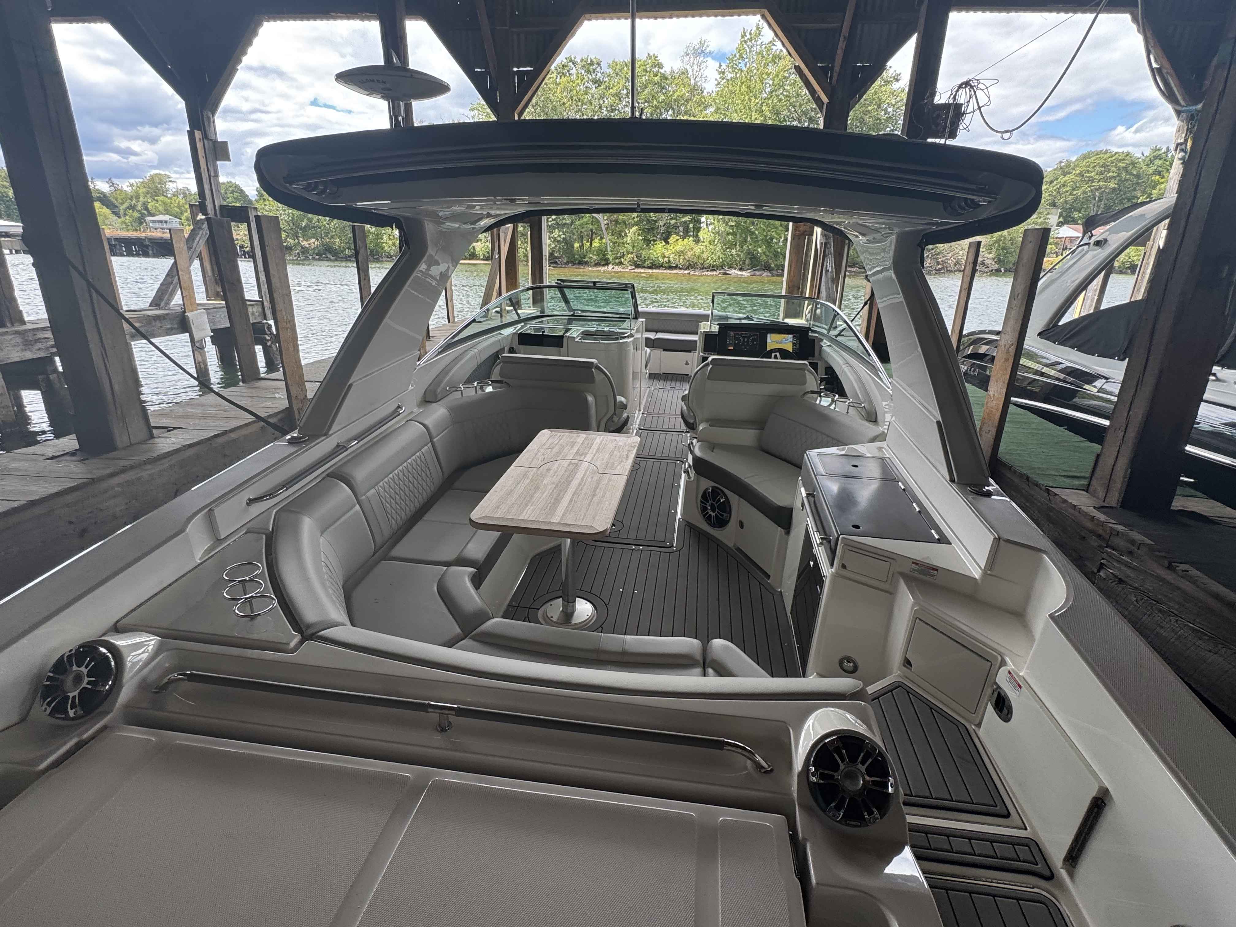 2020 SEA RAY 350SLX0