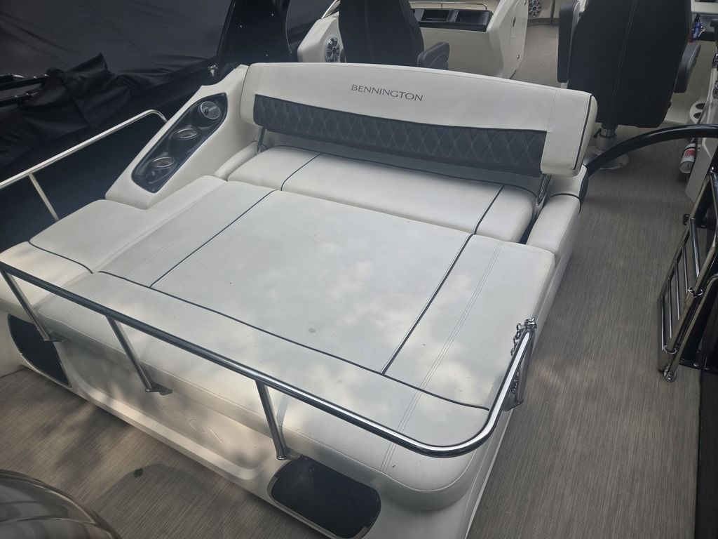 2018 Bennington 25QXSBWA-3