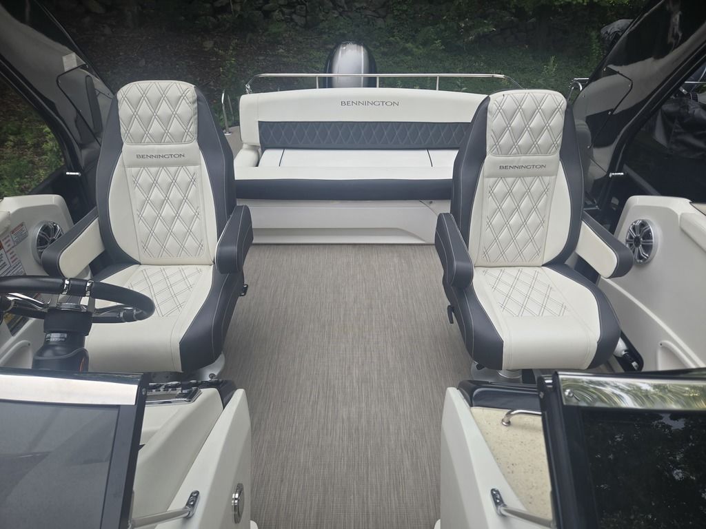 2018 Bennington 25QXSBWA-4