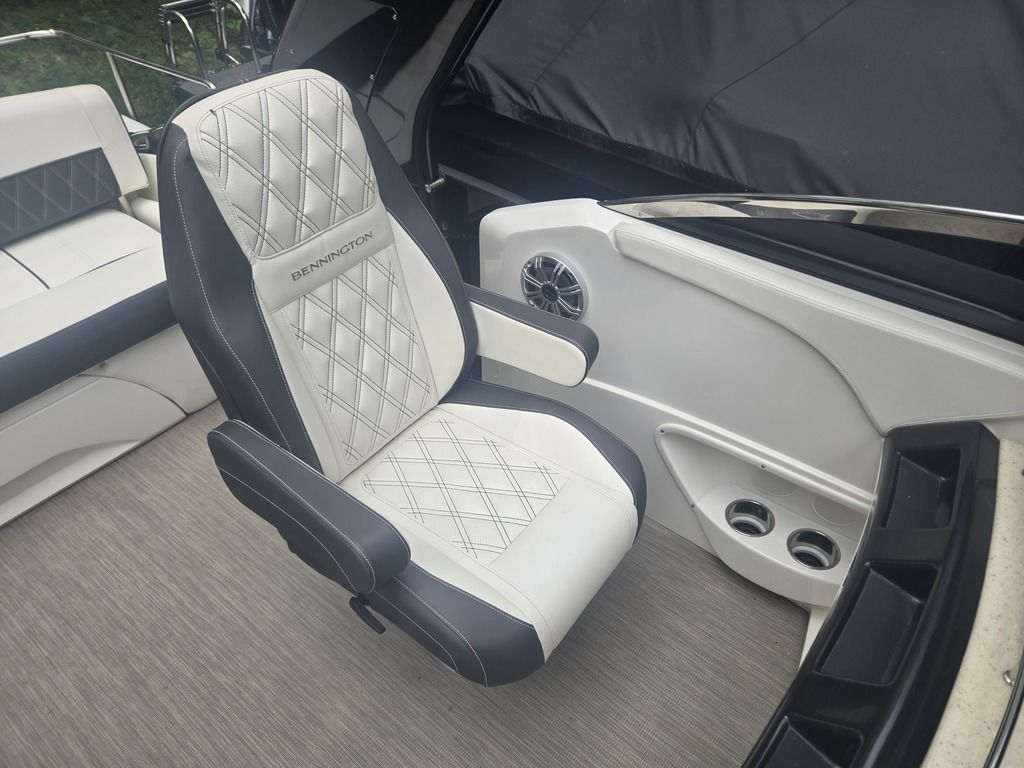 2018 Bennington 25QXSBWA-6