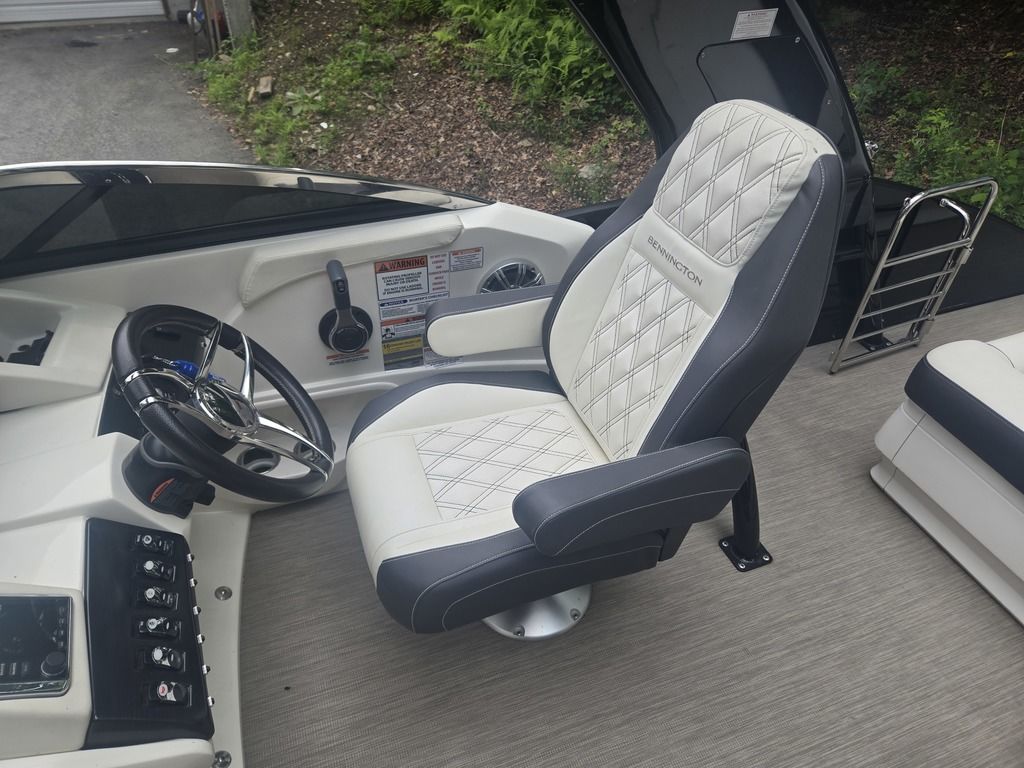 2018 Bennington 25QXSBWA-7