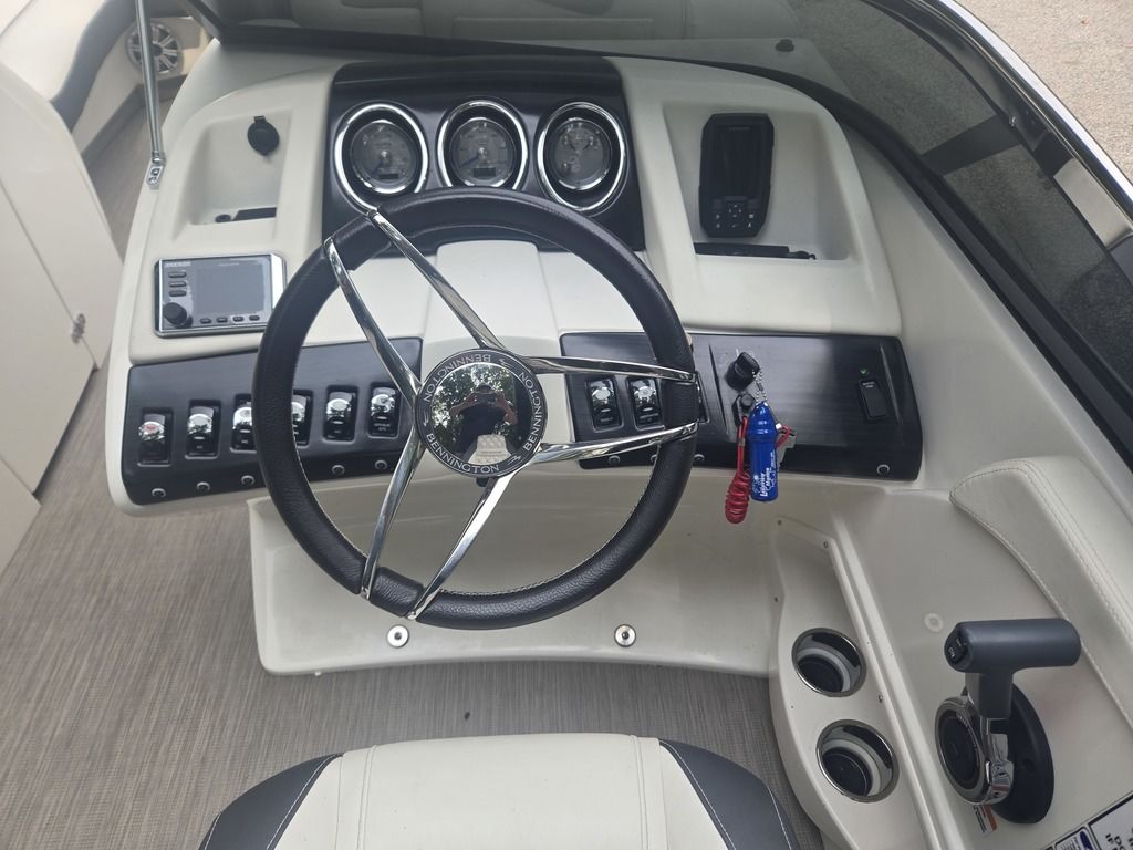 2018 Bennington 25QXSBWA-8