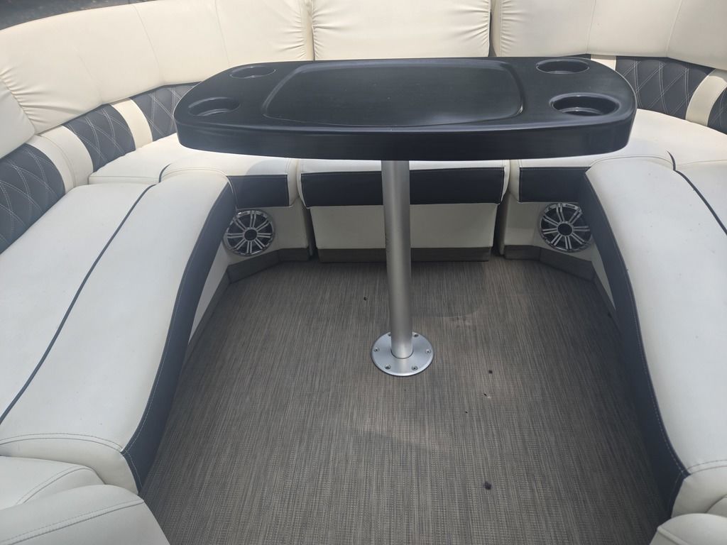 2018 Bennington 25QXSBWA-9