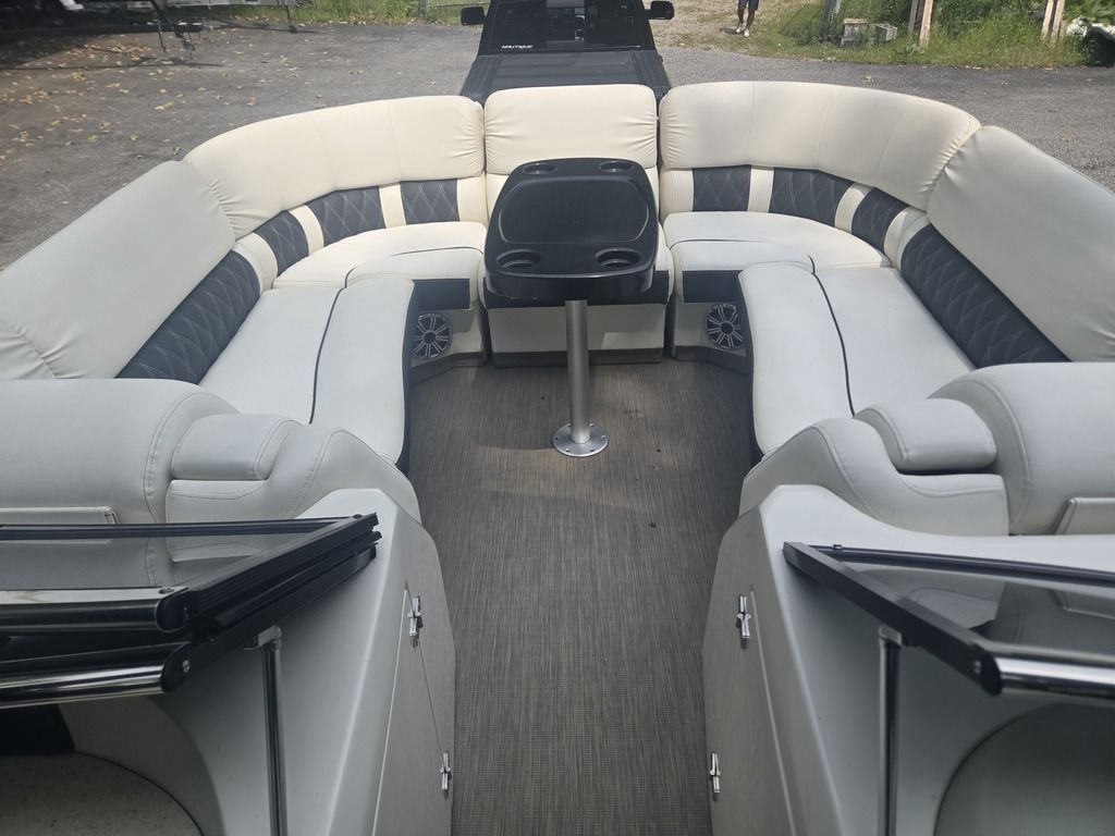 2018 Bennington 25QXSBWA-10