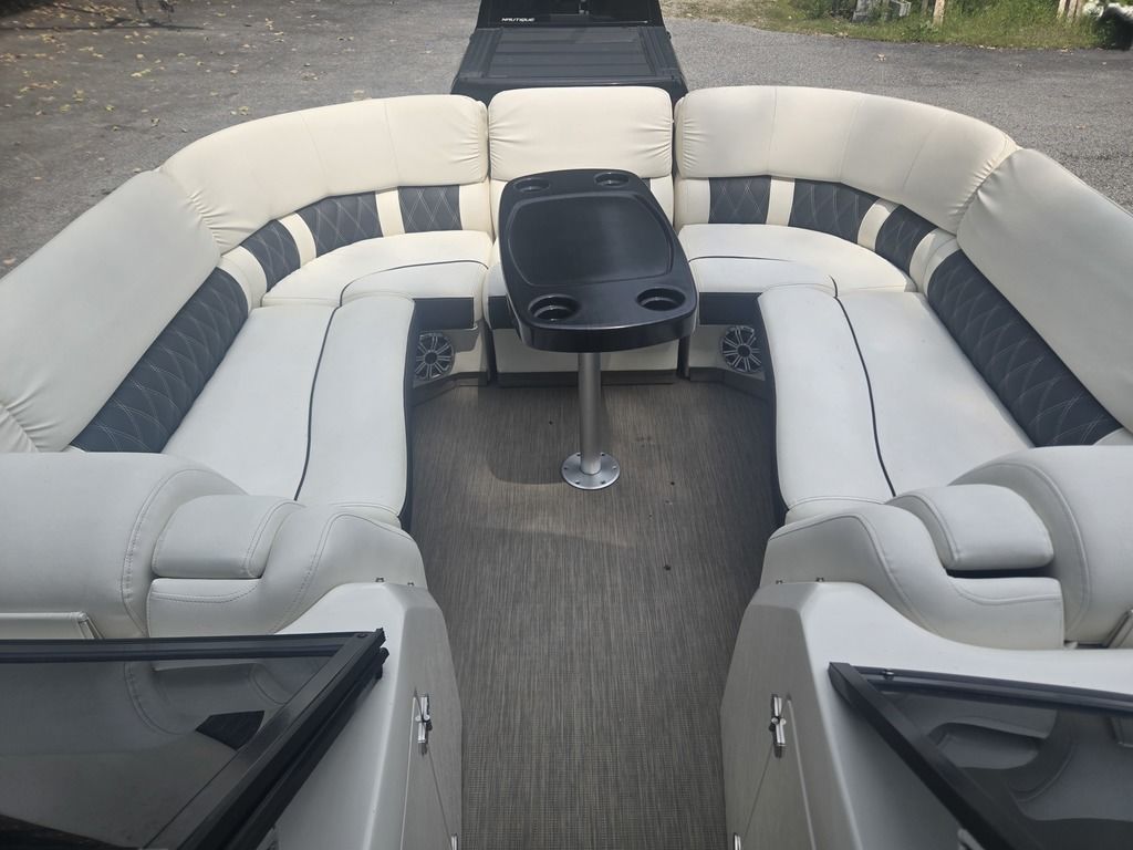 2018 Bennington 25QXSBWA-11