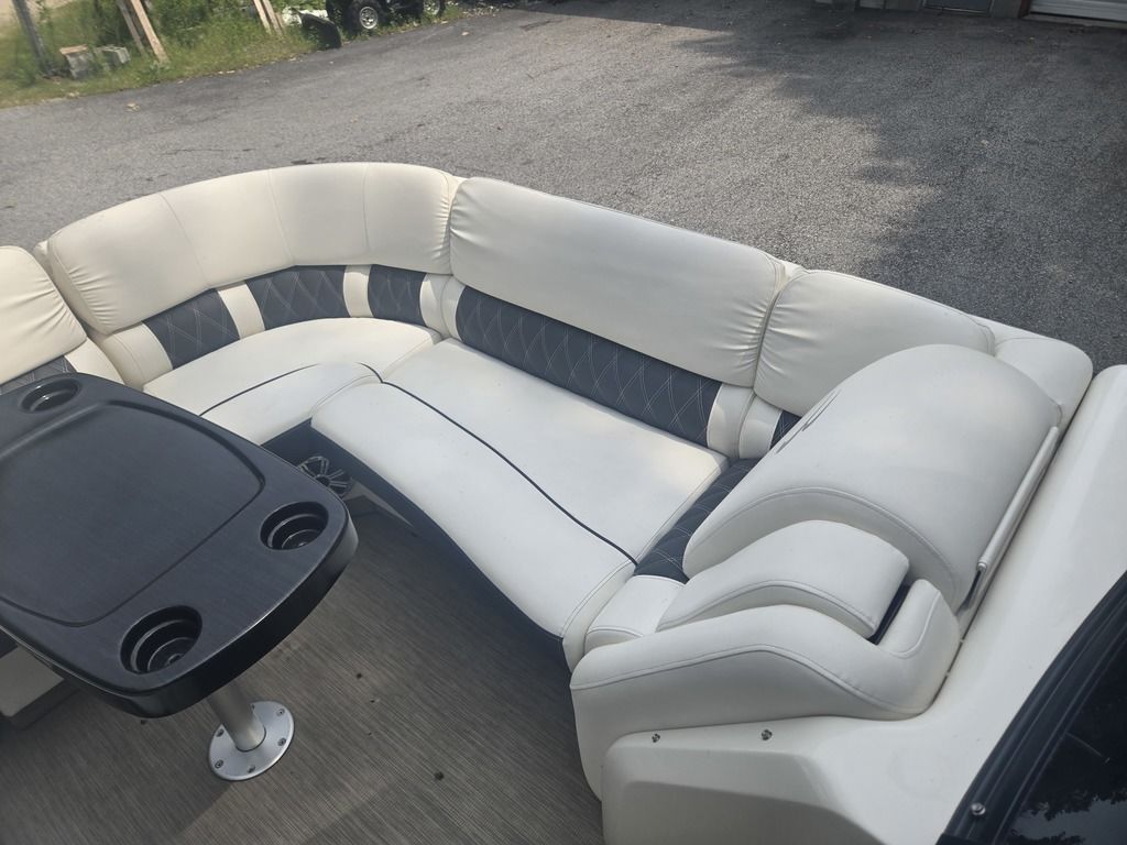 2018 Bennington 25QXSBWA-12