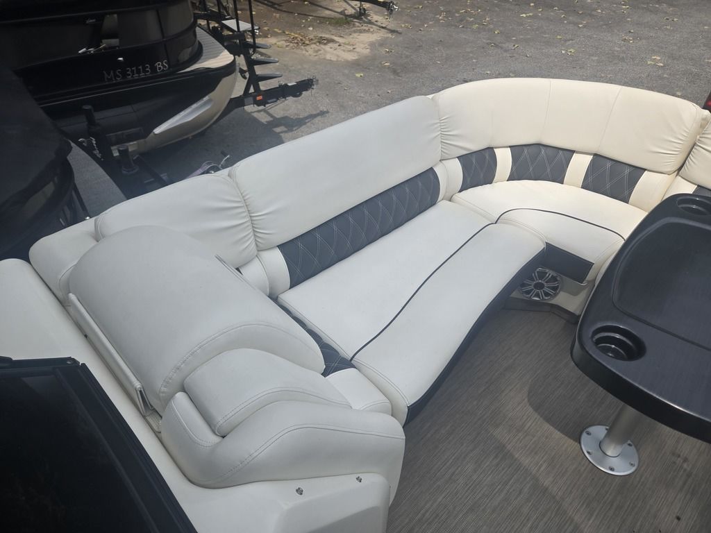 2018 Bennington 25QXSBWA-13