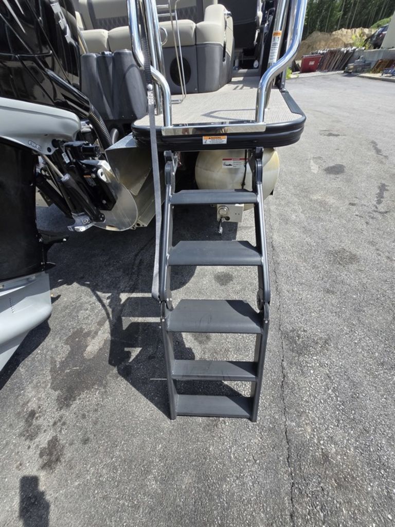 2023 Barletta boats L23UCA-8