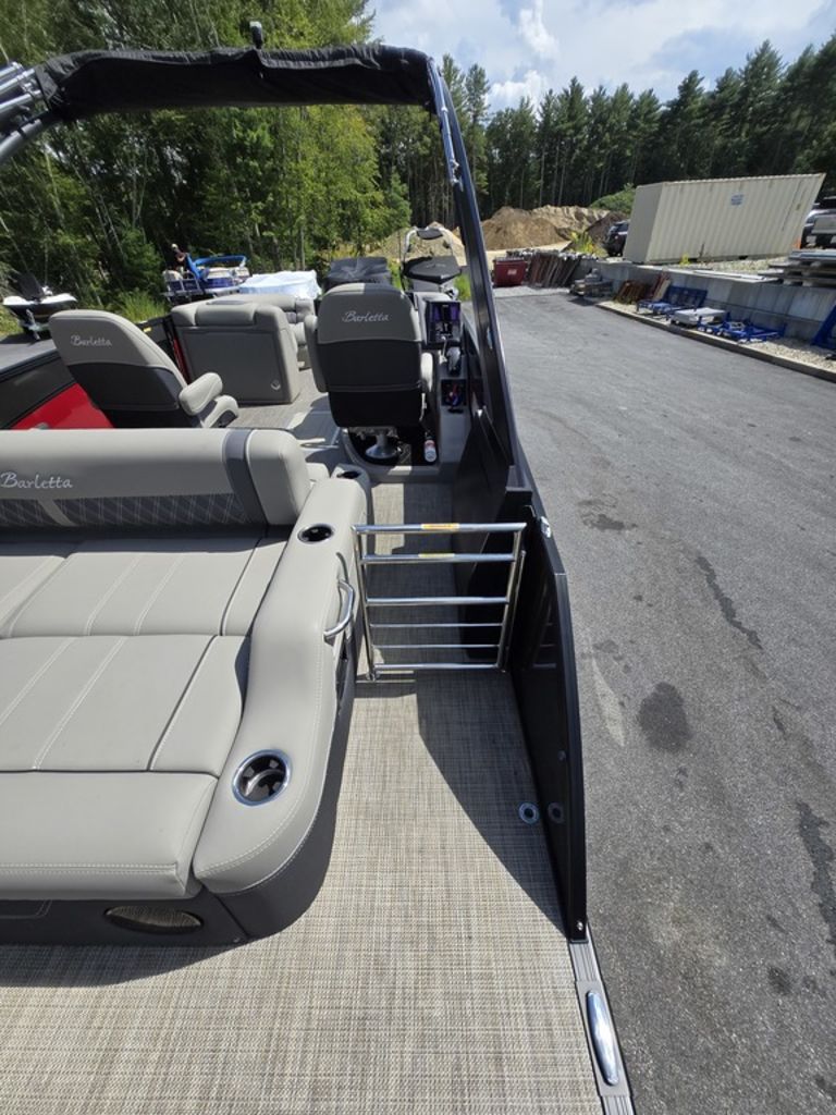 2023 Barletta boats L23UCA-12