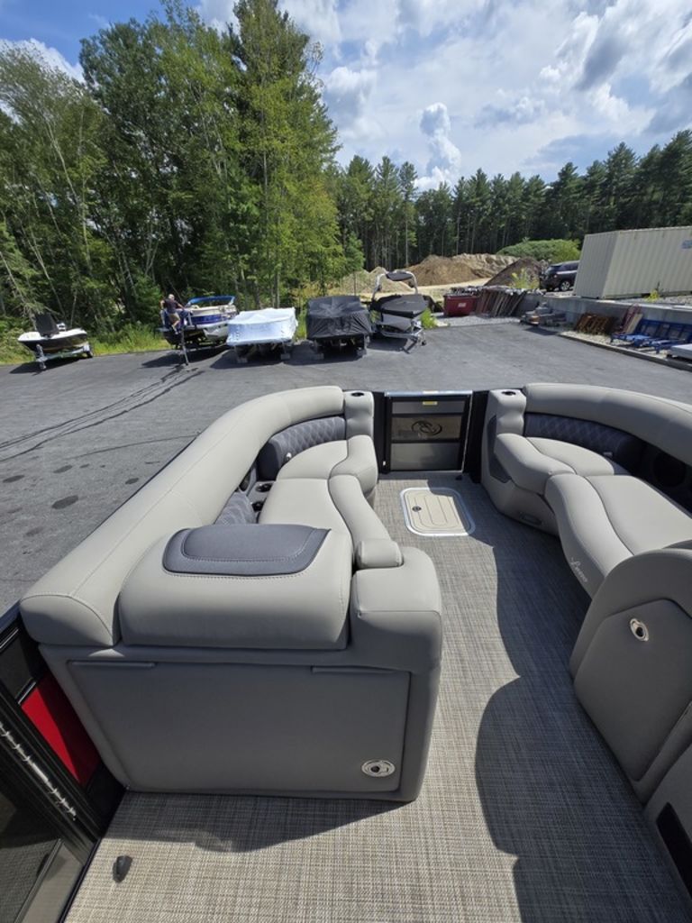 2023 Barletta boats L23UCA-17