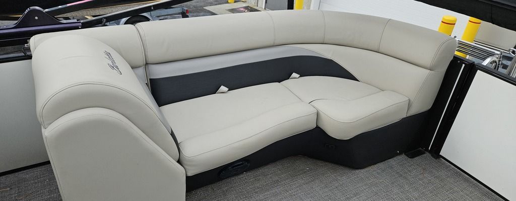 2021 Barletta boats C22QC-20