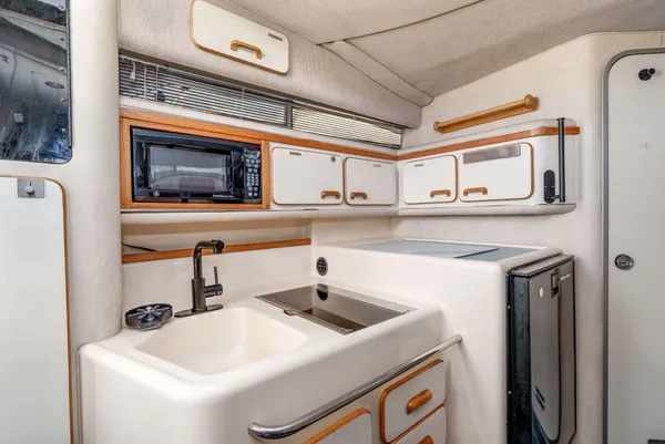 1992 Sea ray 330 Sundancer 16