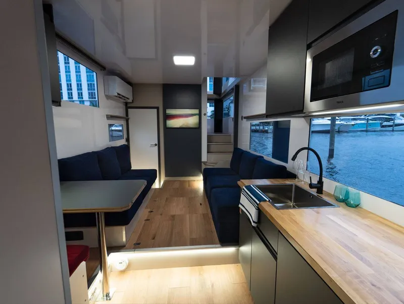 Boat image thumbnail 10