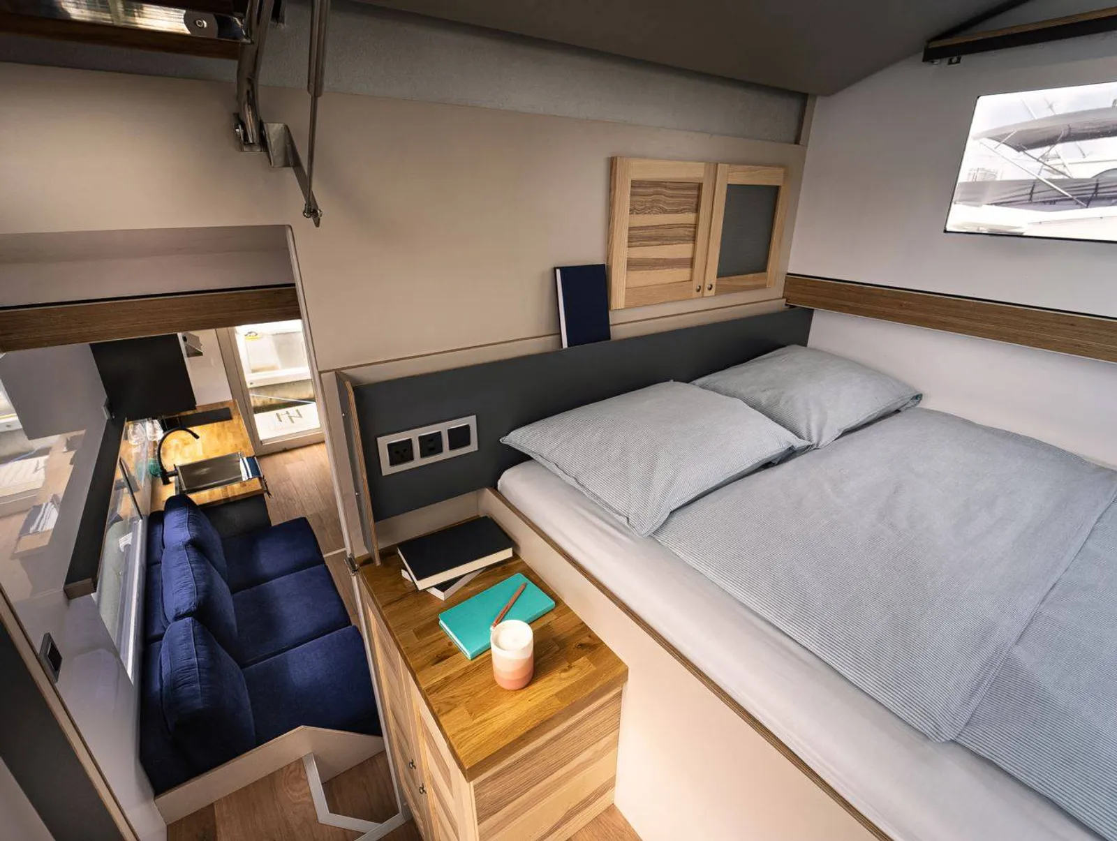 Boat image 13