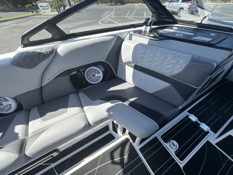 Boat image thumbnail 20