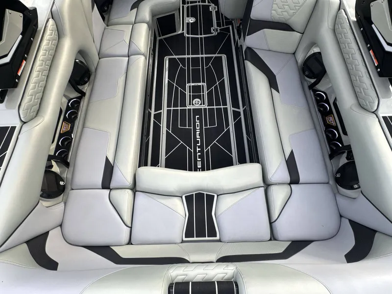 Boat image thumbnail 14
