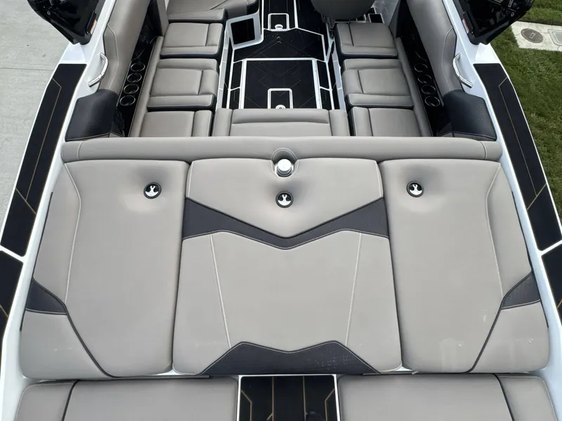 Boat image thumbnail 19
