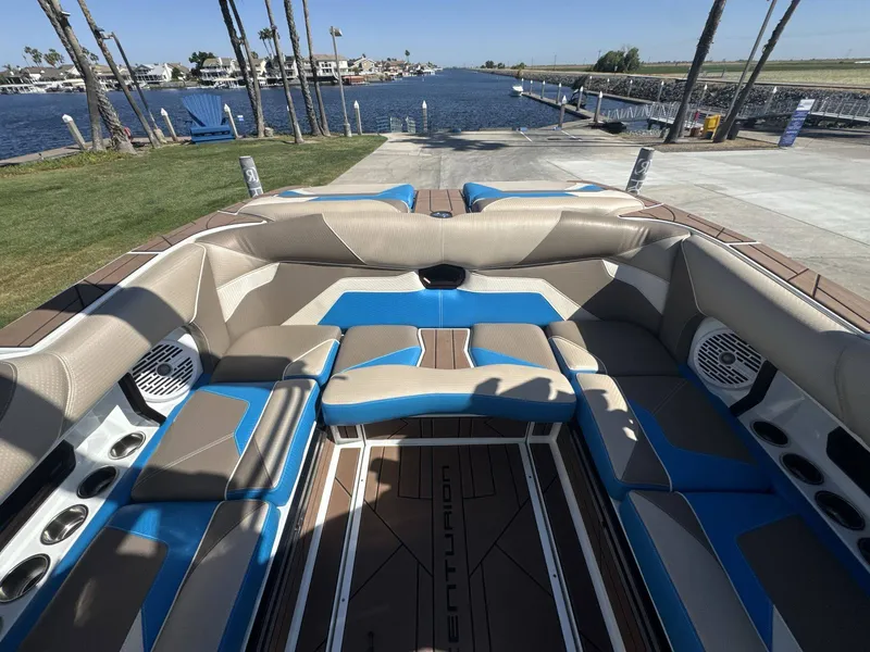 Boat image thumbnail 8