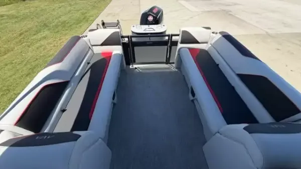 2026 Avalon Venture 85 Quad Lounge 4
