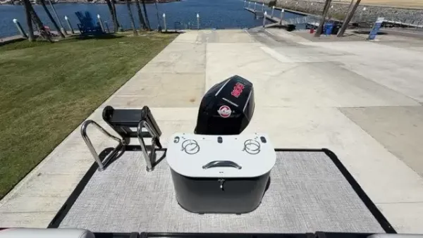2026 Avalon Venture 85 Quad Lounge 5
