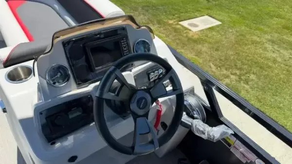 2026 Avalon Venture 85 Quad Lounge 6