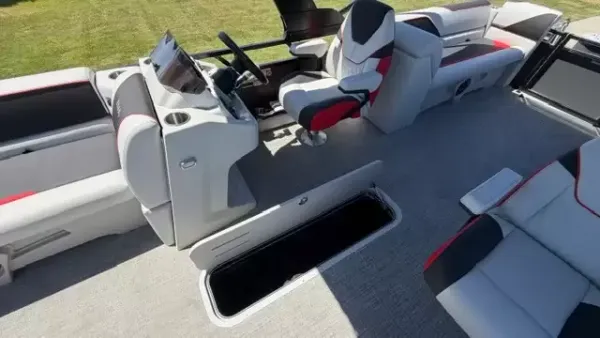 2026 Avalon Venture 85 Quad Lounge 12