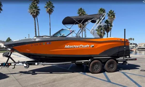 2018 Mastercraft XT21 1