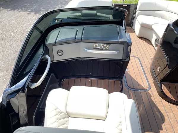 boat-detail-slider-thumb-8