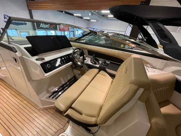 2024 Sea Ray SLX 310-14