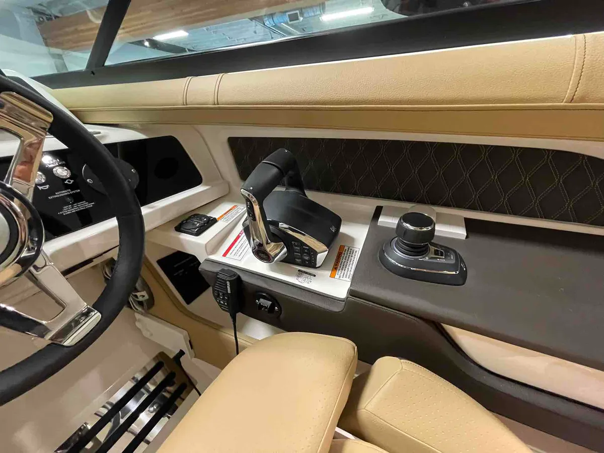 2024 Sea Ray SLX 310-23