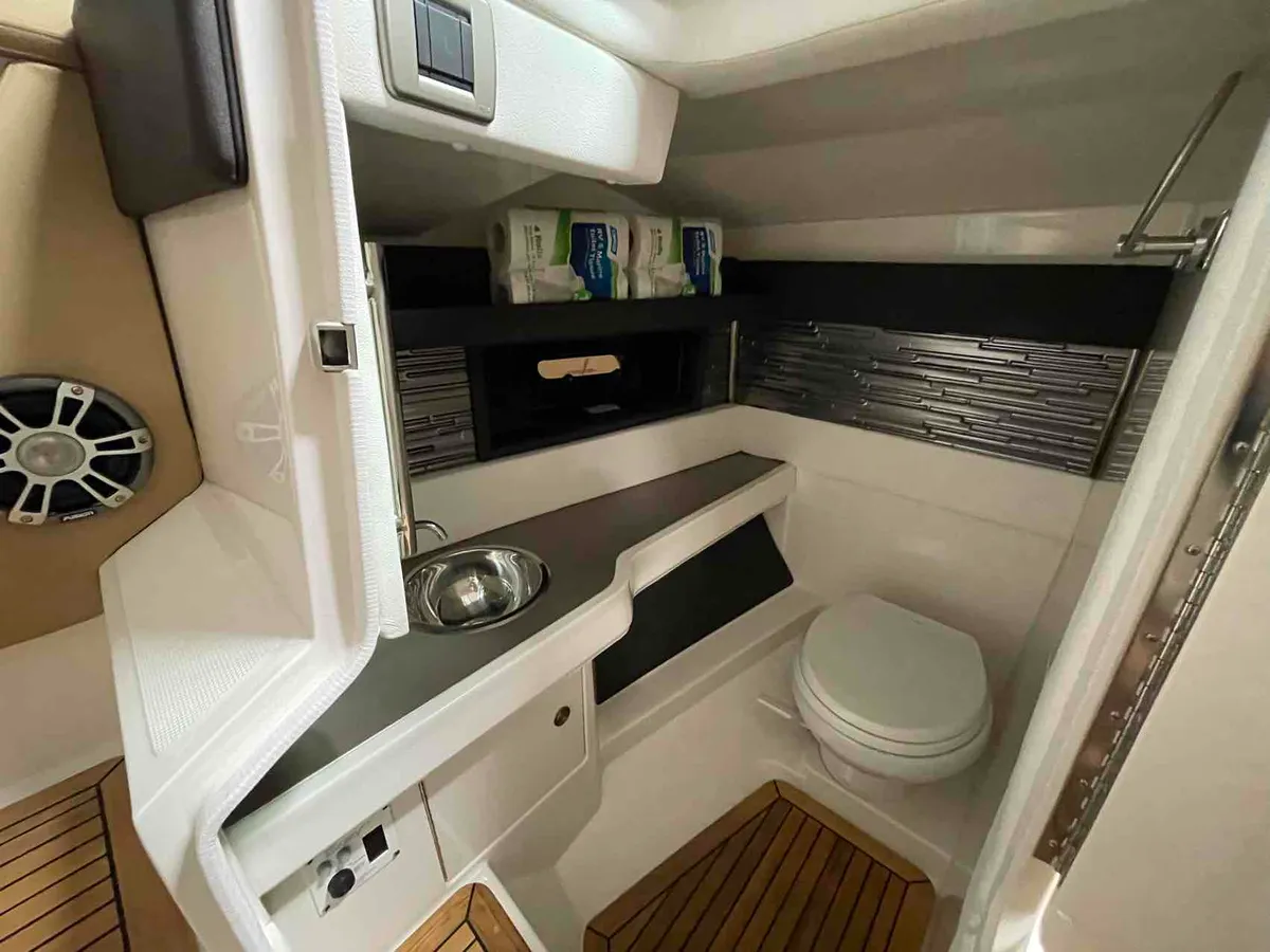 2024 Sea Ray SLX 310-17