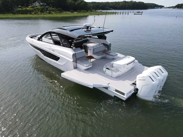 2025 Cruisers Yachts 50 GLS OB detail image 2