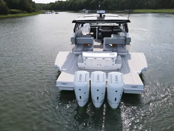 2025 Cruisers Yachts 50 GLS OB detail image 4
