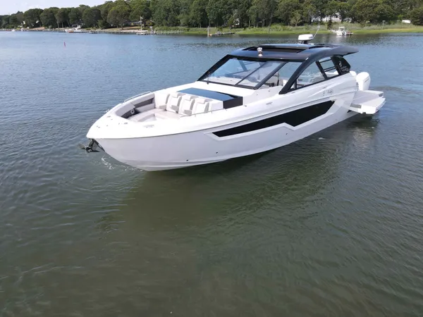 2025 Cruisers Yachts 50 GLS OB detail image 11