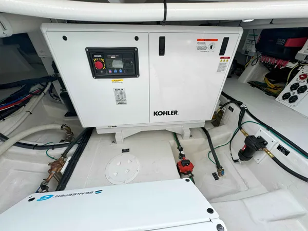 2025 Cruisers Yachts 50 GLS OB detail image 93