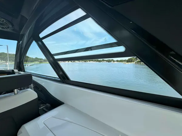 2025 Cruisers Yachts 50 GLS OB detail image 30