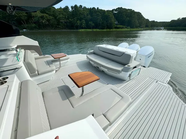 2025 Cruisers Yachts 50 GLS OB detail image 36