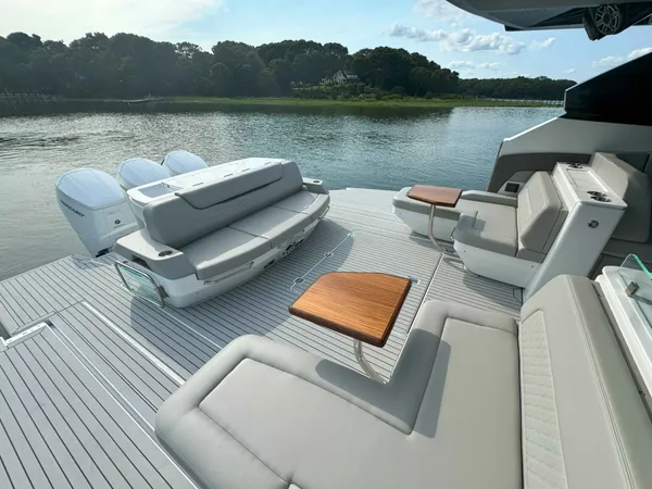 2025 Cruisers Yachts 50 GLS OB detail image 37