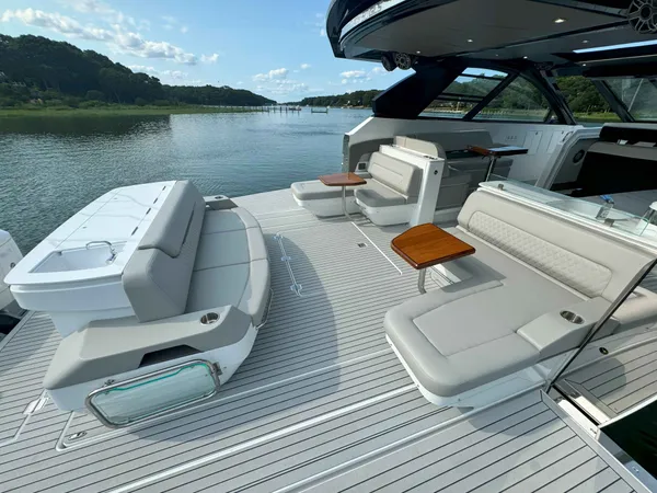 2025 Cruisers Yachts 50 GLS OB detail image 44