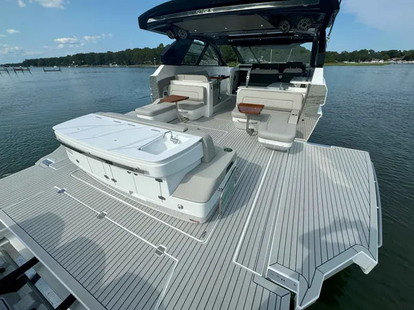 2025 Cruisers Yachts 50 GLS OB detail image 45