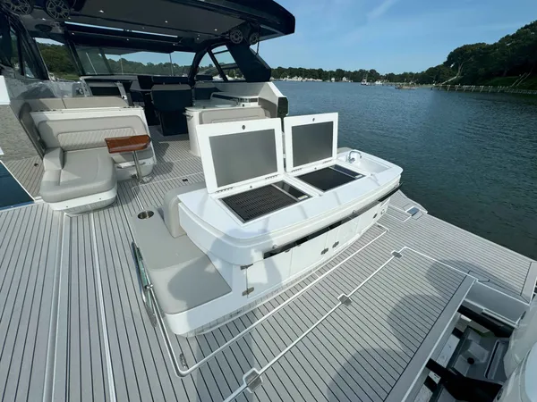 2025 Cruisers Yachts 50 GLS OB detail image 46