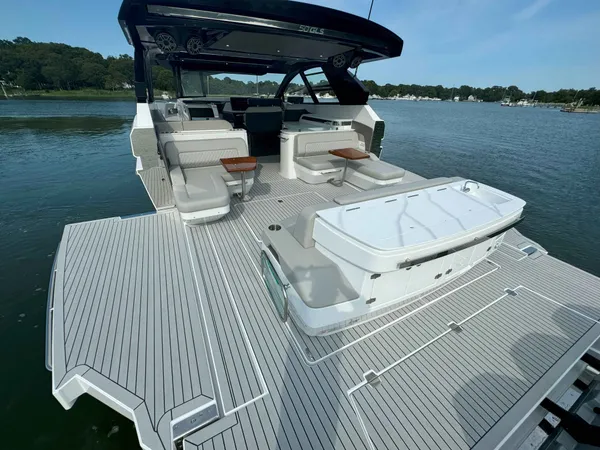 2025 Cruisers Yachts 50 GLS OB detail image 47