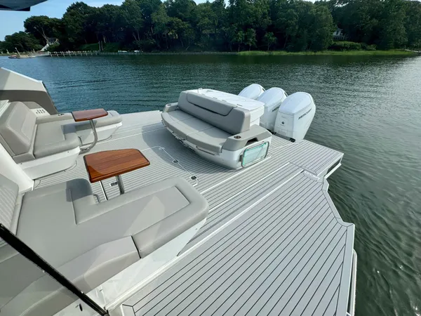 2025 Cruisers Yachts 50 GLS OB detail image 49