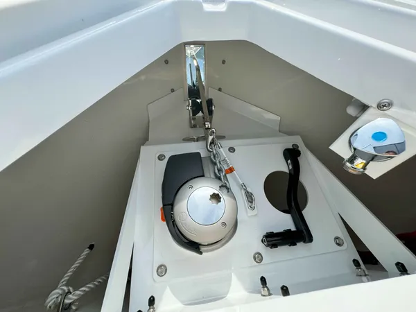 2025 Cruisers Yachts 50 GLS OB detail image 54