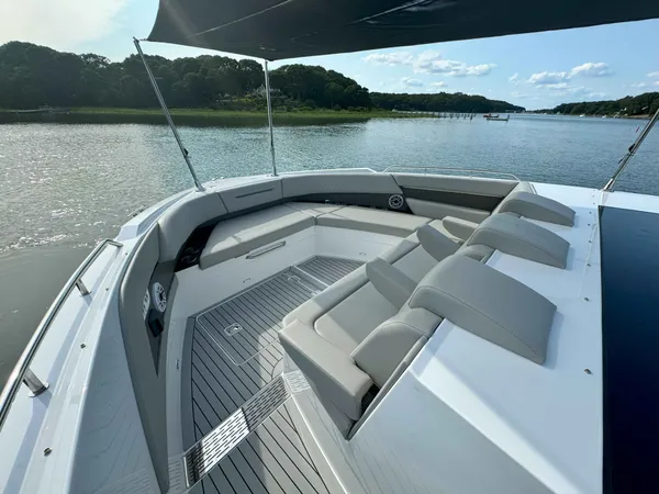 2025 Cruisers Yachts 50 GLS OB detail image 60