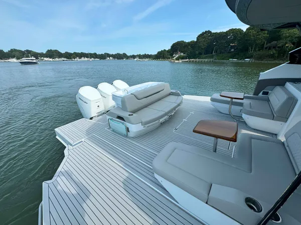 2025 Cruisers Yachts 50 GLS OB detail image 63